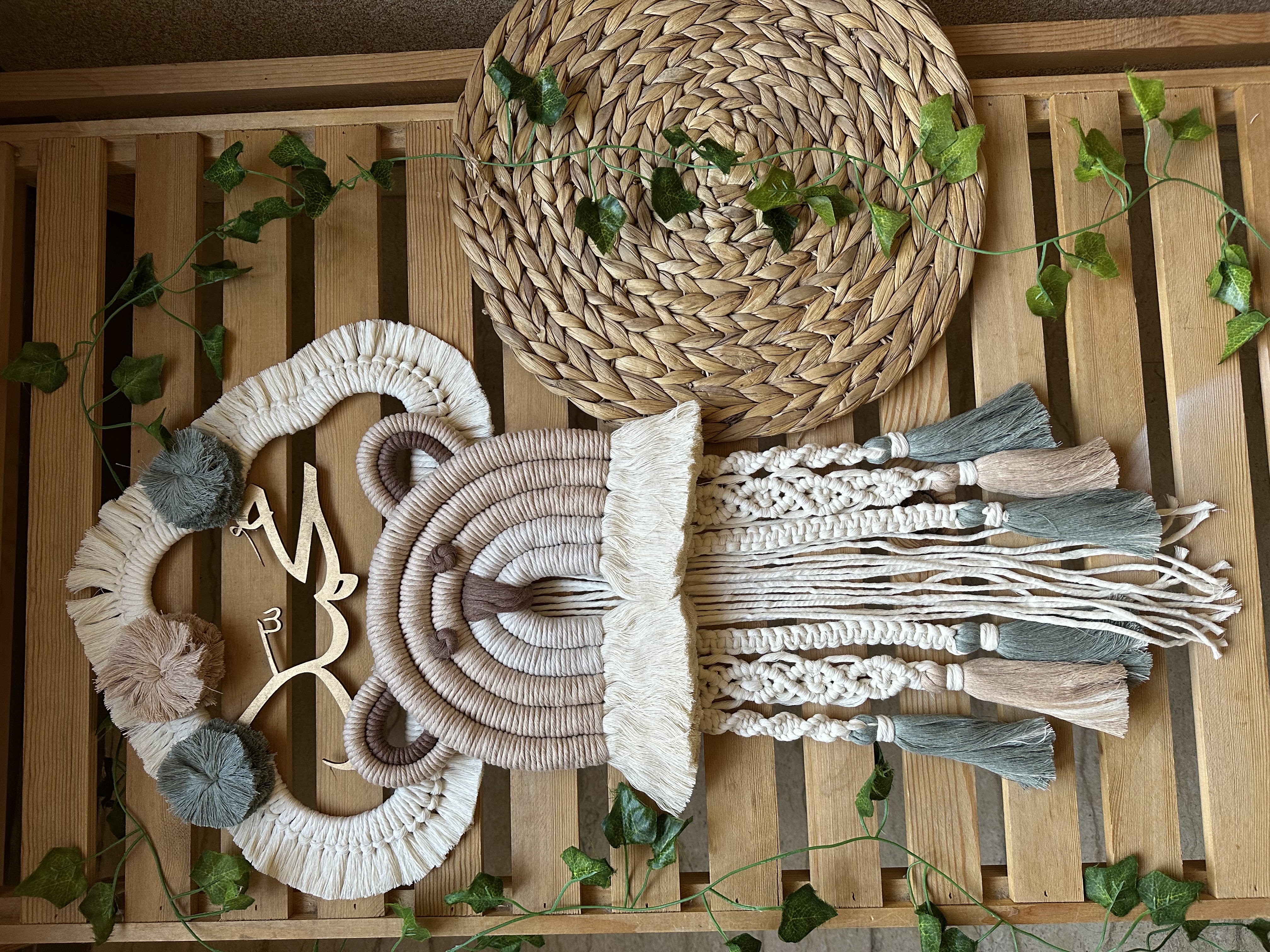 Teddy knitted hanger